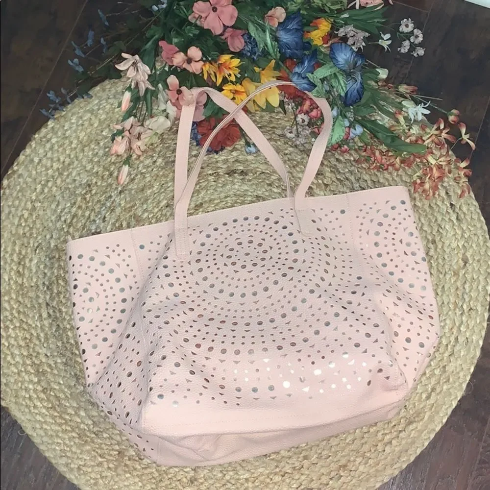 💕pink tote💕 perfect overnight travel bag